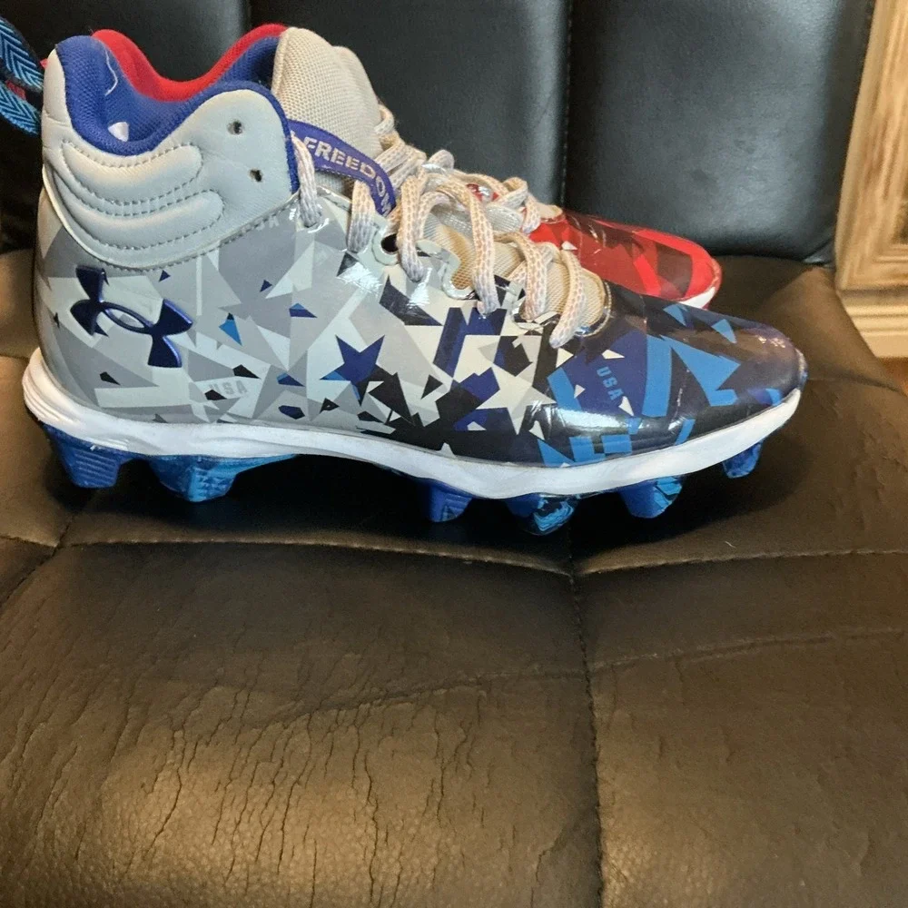 Under Armour  Freedom USA  Cleats 4Y